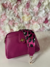 Load image into Gallery viewer, Double Zip Bee Crossbody Bag with Funky Strap