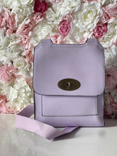 Load image into Gallery viewer, Twist Lock Flap Over Crossbody Bag