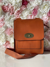 Load image into Gallery viewer, Twist Lock Flap Over Crossbody Bag