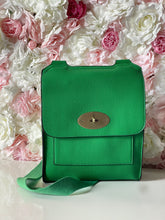Load image into Gallery viewer, Twist Lock Flap Over Crossbody Bag