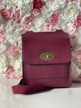 Load image into Gallery viewer, Twist Lock Flap Over Crossbody Bag