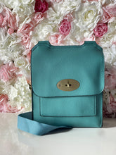 Load image into Gallery viewer, Twist Lock Flap Over Crossbody Bag