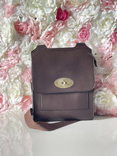 Load image into Gallery viewer, Twist Lock Flap Over Crossbody Bag