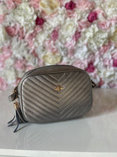 Load image into Gallery viewer, Single Zip Bee Crossbody Bag
