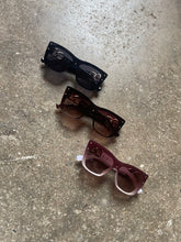 Load image into Gallery viewer, Chain Detail Sunglasses