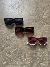 Load image into Gallery viewer, Chain Detail Sunglasses