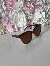 Load image into Gallery viewer, Bee Detail Sunglasses