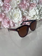 Load image into Gallery viewer, Bee Detail Sunglasses