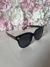 Load image into Gallery viewer, Bee Detail Sunglasses