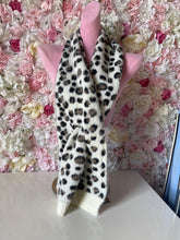 Load image into Gallery viewer, Cosy Leopard Print Pull Through Scarf