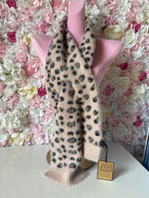 Load image into Gallery viewer, Cosy Leopard Print Pull Through Scarf