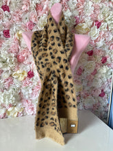 Load image into Gallery viewer, Cosy Leopard Print Pull Through Scarf