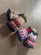 Load image into Gallery viewer, Nordic Sherpa Fingerless Gloves